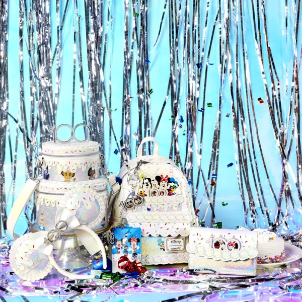 MINI ZAINO DISNEY100 Torta di celebrazione di compleanno - DISNEY LOUNGEFLY