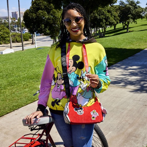 BORSA A SPALLA Disney 100 Topolino e Minnie con guanti - DISNEY LOUNGEFLY