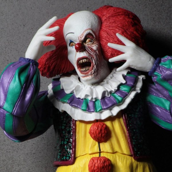 IT - ACTION FIGURE - ULTIMATE PENNYWISE (1990)