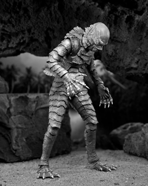 Universal Monsters Figure Ultimate Creature from the Black Lagoon (B&W) 18 cm