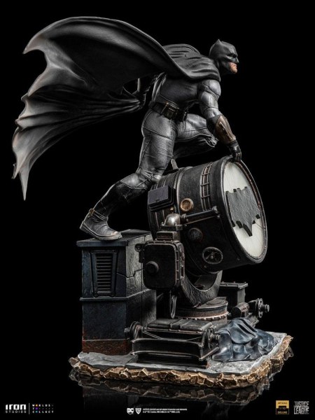 Batman su Batsignal Art Scale Deluxe - Justice League