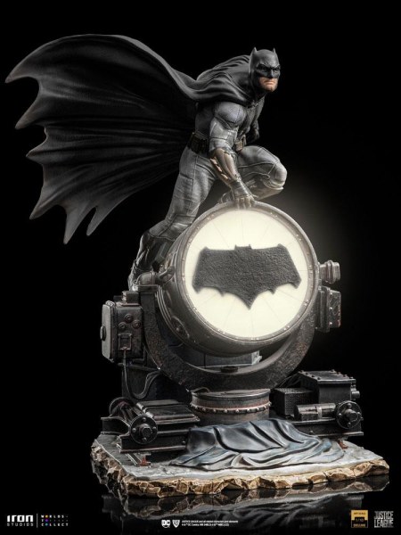 Batman su Batsignal Art Scale Deluxe - Justice League