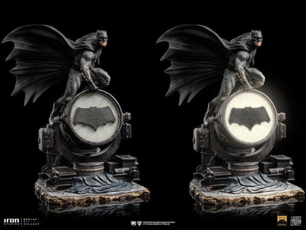 Batman su Batsignal Art Scale Deluxe - Justice League