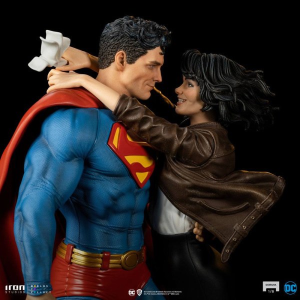 Diorama Superman e Lois - DC Comics