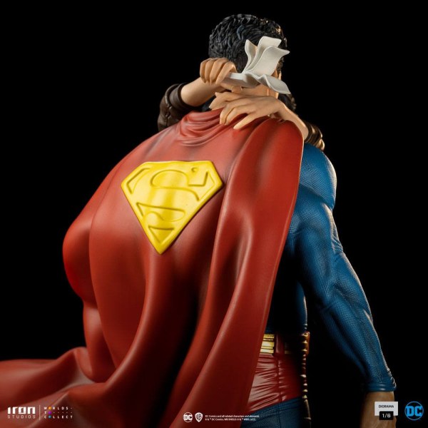 Diorama Superman e Lois - DC Comics