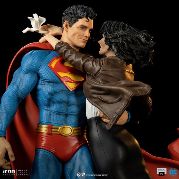 Diorama Superman e Lois - DC Comics