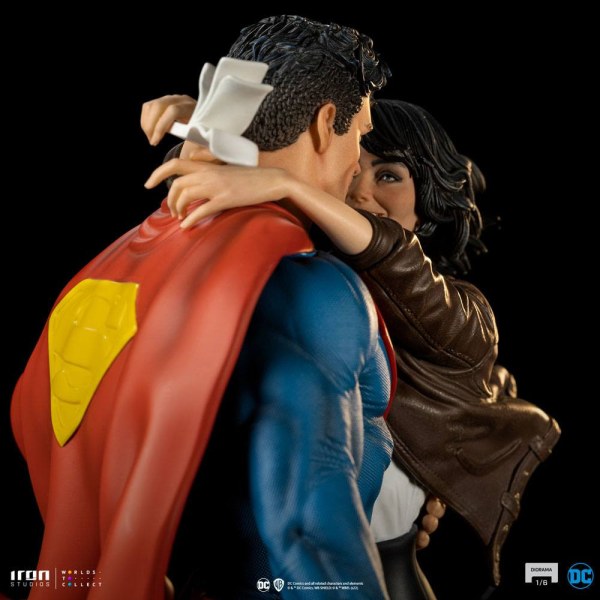 Diorama Superman e Lois - DC Comics