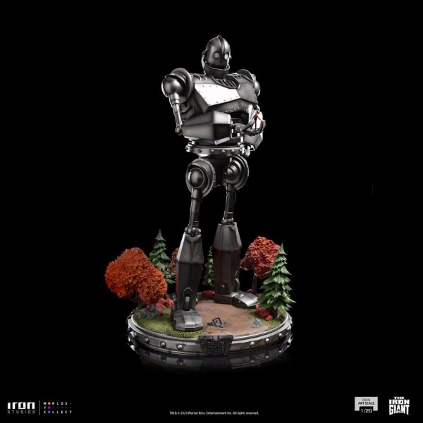 Gigante di ferro e Hogarth Hughes Art Scale - Il gigante di ferro