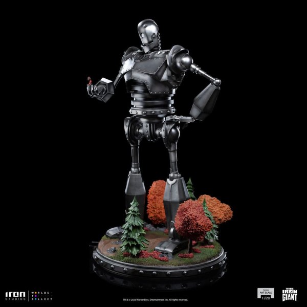 Gigante di ferro e Hogarth Hughes Art Scale - Il gigante di ferro