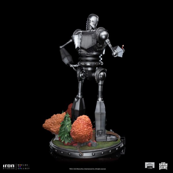 Gigante di ferro e Hogarth Hughes Art Scale - Il gigante di ferro