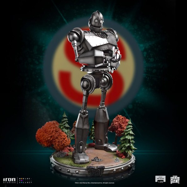Gigante di ferro e Hogarth Hughes Art Scale - Il gigante di ferro