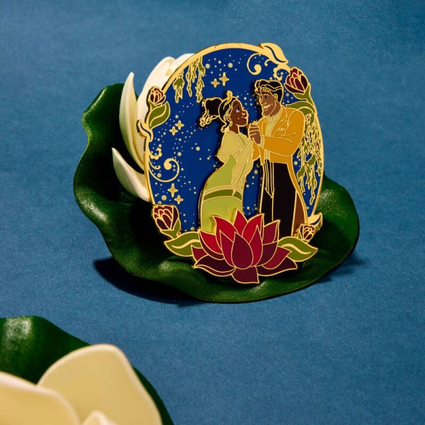 Spilla da collezione Tiana & Naveen Glow - DISNEY LOUNGEFLY La Principessa e il Ranocchio 15° anniversario