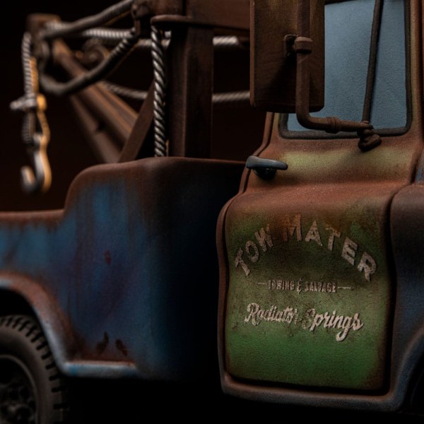 Statuetta Cars 1/10 Art Scale Tow Mater 17 cm