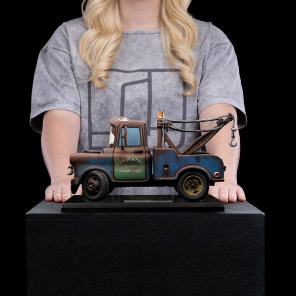 Statuetta Cars 1/10 Art Scale Tow Mater 17 cm