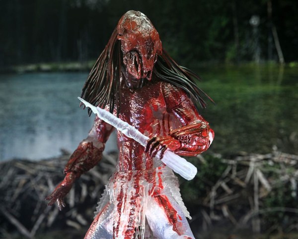 Prey Ultimate Feral Bear Blood Predator figurina 18 cm