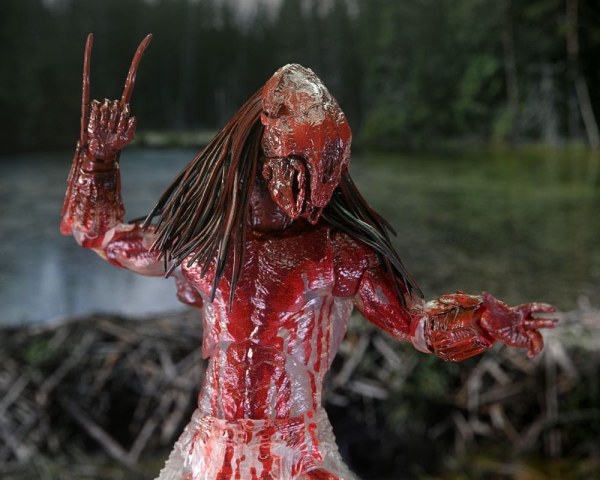 Prey Ultimate Feral Bear Blood Predator figurina 18 cm