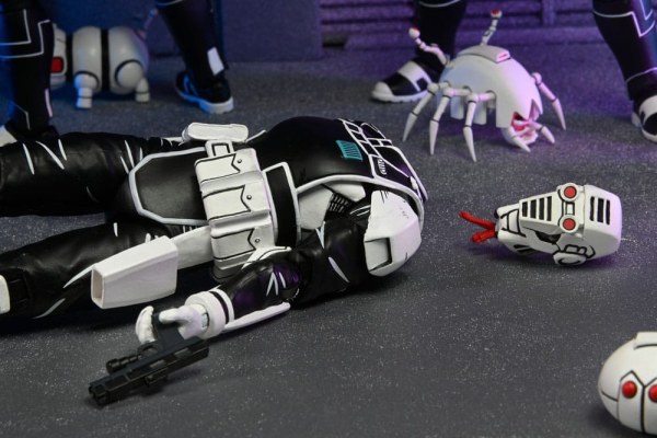 Tartarughe Ninja (L'ultimo Ronin) Synja Commando con la statuetta Mousers da 18 cm
