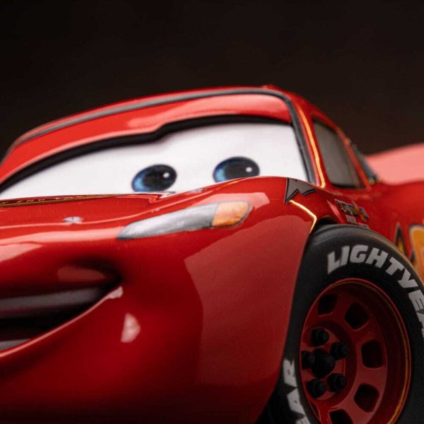 Statuetta Cars 1/10 Art Scale Saetta McQueen 11 cm