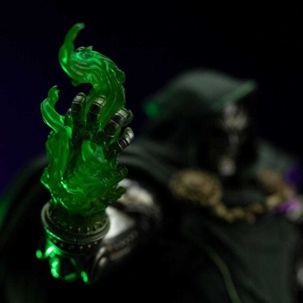 Statuetta Diorama The Infinity Gauntlet Marvel Legends 1/10 Art Scale Infinity Doctor Doom Deluxe Edition 42 cm