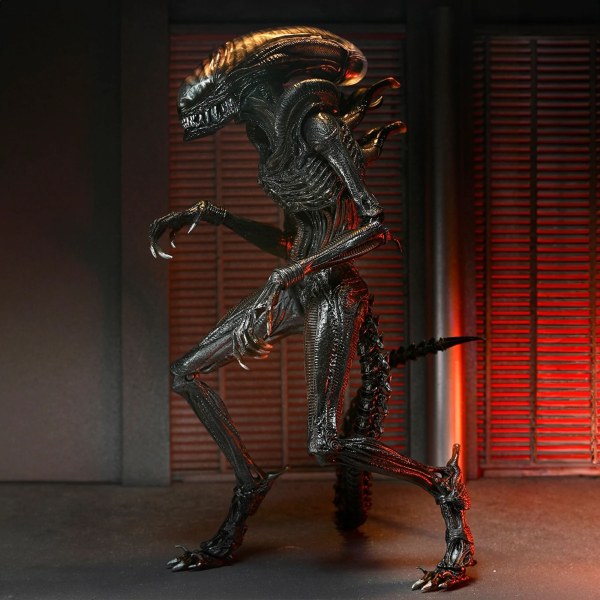 ALIEN: ROMULUS - ACTION FIGURE DA 7" IN SCALA - XENOMORPH ULTIMATE SCORCHED