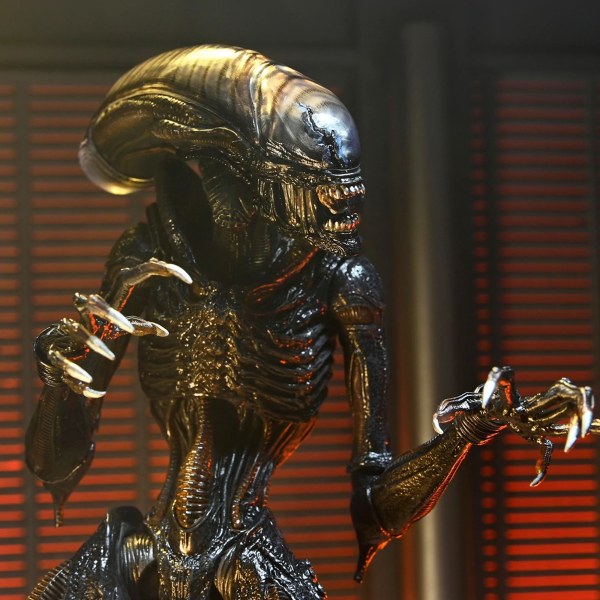 ALIEN: ROMULUS - ACTION FIGURE DA 7" IN SCALA - XENOMORPH ULTIMATE SCORCHED