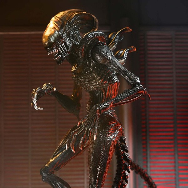 ALIEN: ROMULUS - ACTION FIGURE DA 7" IN SCALA - XENOMORPH ULTIMATE SCORCHED