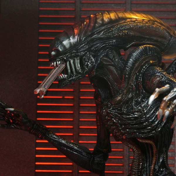 ALIEN: ROMULUS - ACTION FIGURE DA 7" IN SCALA - XENOMORPH ULTIMATE SCORCHED
