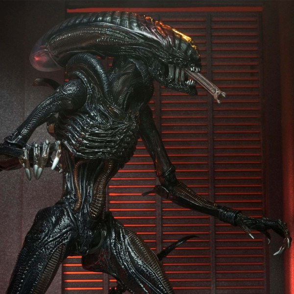 ALIEN: ROMULUS - ACTION FIGURE DA 7" IN SCALA - XENOMORPH ULTIMATE SCORCHED