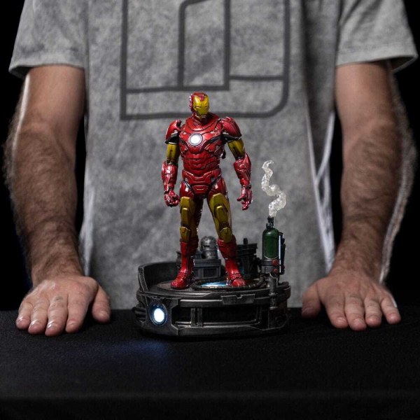 Statuetta Marvel 1/10 Deluxe Art Scale Iron Man Unleashed 23 cm - Confezione danneggiata