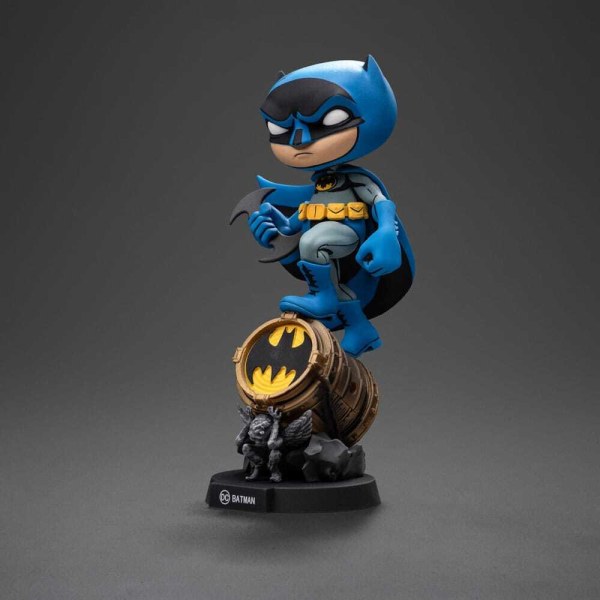 Figurina Batman Mini Co. PVC Batman su Bat-Segnale (Variante Blu) 15 cm