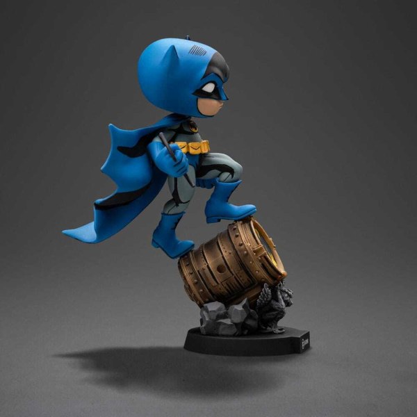 Figurina Batman Mini Co. PVC Batman su Bat-Segnale (Variante Blu) 15 cm