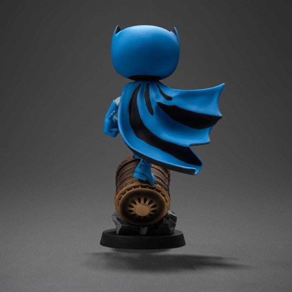 Figurina Batman Mini Co. PVC Batman su Bat-Segnale (Variante Blu) 15 cm