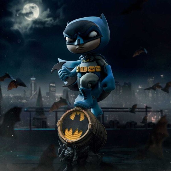 Figurina Batman Mini Co. PVC Batman su Bat-Segnale (Variante Blu) 15 cm