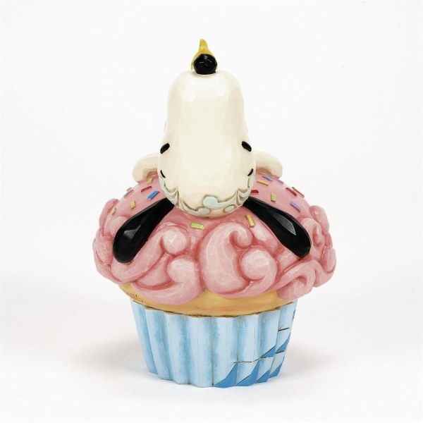 Snoopy sdraiato su un cupcake - Peanuts