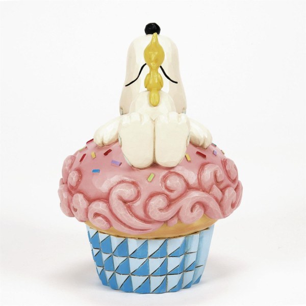 Snoopy sdraiato su un cupcake - Peanuts