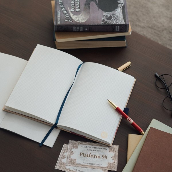 QUADERNO PREMIUM A5 CON PENNA PLATFORM 9 3/4 - HARRY POTTER