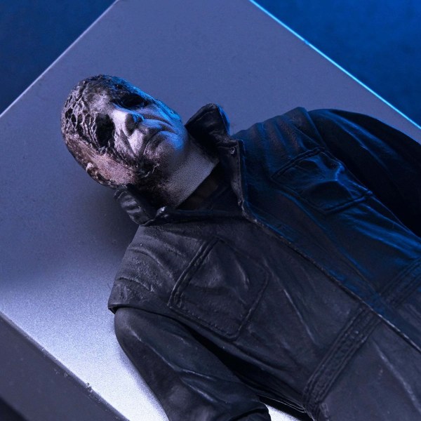 HALLOWEEN RESURRECTION - ACTION FIGURE IN SCALA 7" - ULTIMATE MICHAEL MYERS