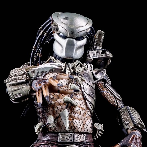 PREDATOR - FIGURA IN SCALA ¼ - JUNGLE HUNTER PREDATOR CON LUCI LED