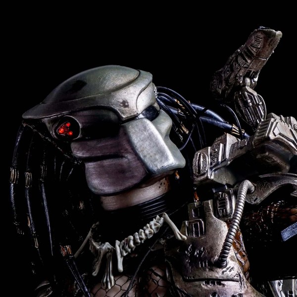 PREDATOR - FIGURA IN SCALA ¼ - JUNGLE HUNTER PREDATOR CON LUCI LED