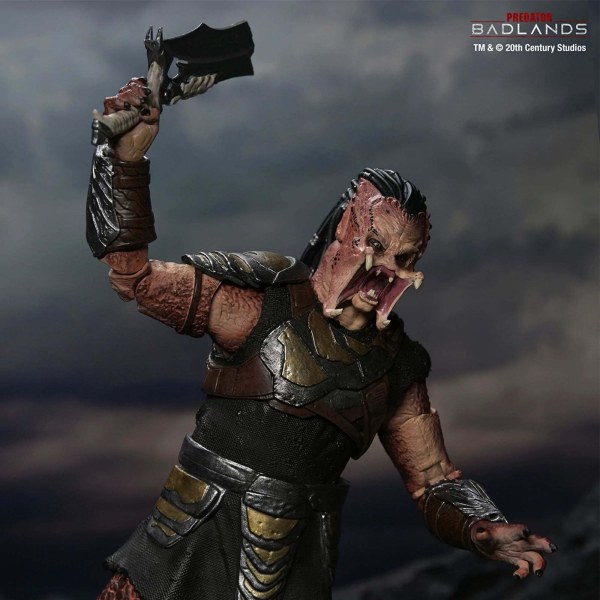 PREDATOR BADLANDS - ACTION FIGURE IN SCALA 7" - ULTIMATE DEK (ARMATURA DA ADDESTRAMENTO)