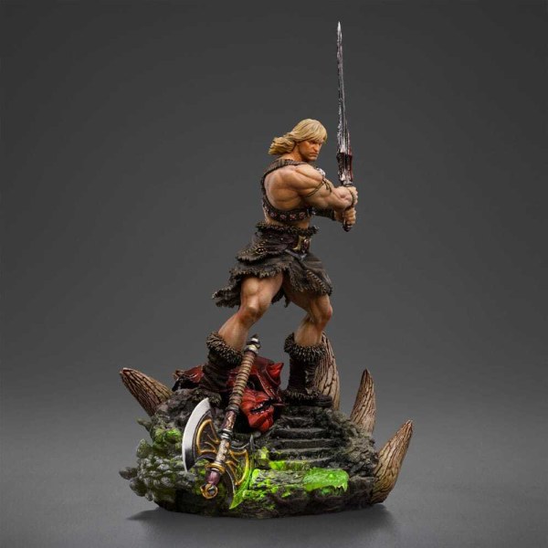 Statuetta Maestri dell’Universo 1/10 Art Scale Deluxe He-Man Scatenato 34 cm