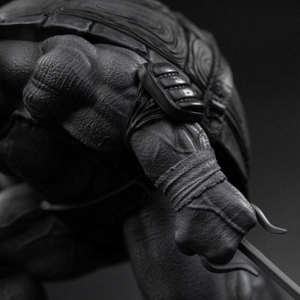Statuetta Tartarughe Ninja 1/10 Art Scale Raffaello Variante Bianco e Nero 26 cm
