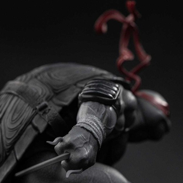 Statuetta Tartarughe Ninja 1/10 Art Scale Raffaello Variante Bianco e Nero 26 cm