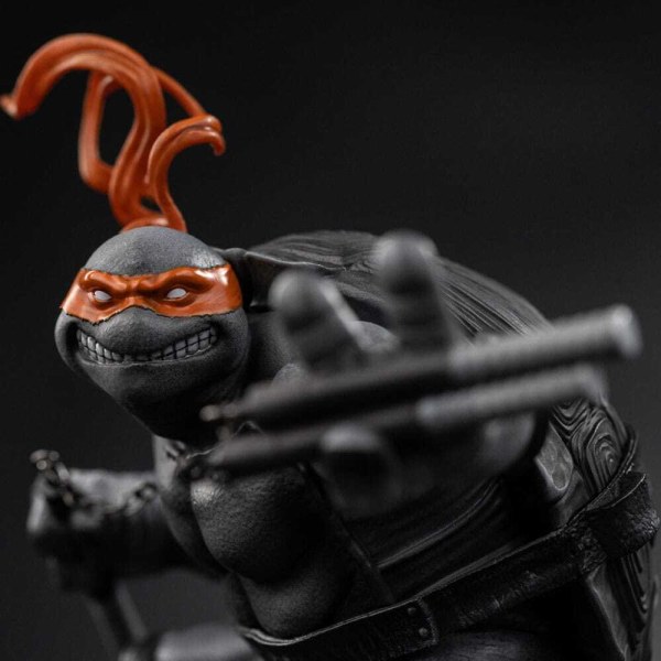 Statuetta Tartarughe Ninja 1/10 Art Scale Michelangelo Variante Bianco e Nero 26 cm