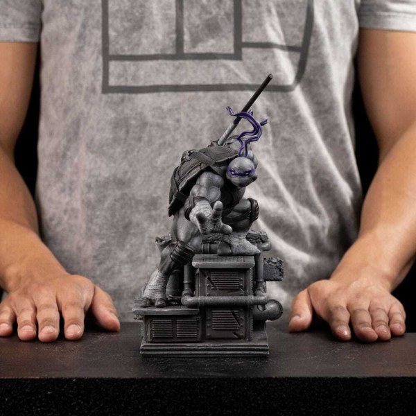 Statuetta Tartarughe Ninja 1/10 Art Scale Donatello Variante Bianco e Nero 26 cm