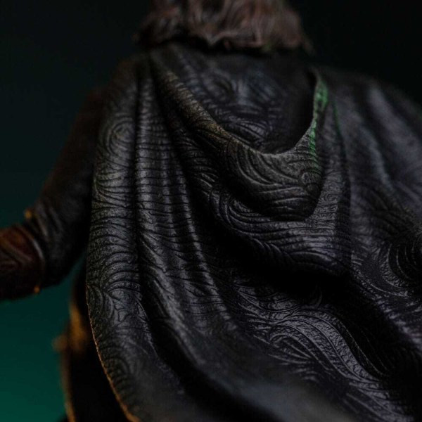 Statua di Aragorn scatenato in Art Scale 1/10 de Il Signore degli Anelli, 31 cm