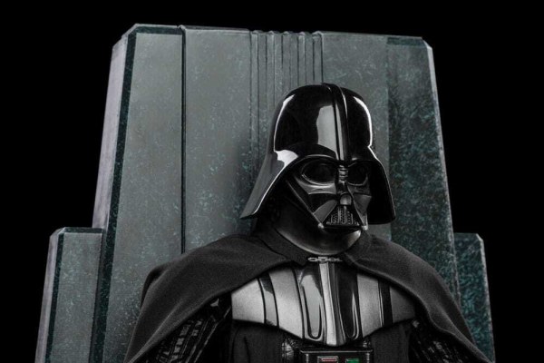Statuetta Star Wars 1/10 Art Scale Darth Vader sul Trono 18 cm