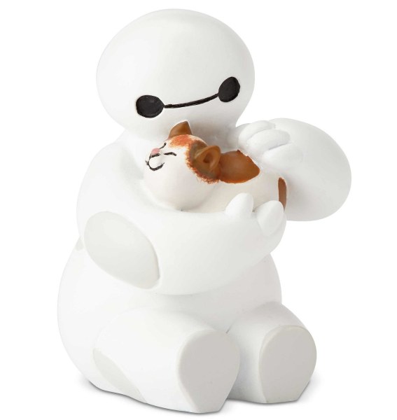 BAYMAX ACCAREZZA UN GATTO DISNEY SHOWCASE