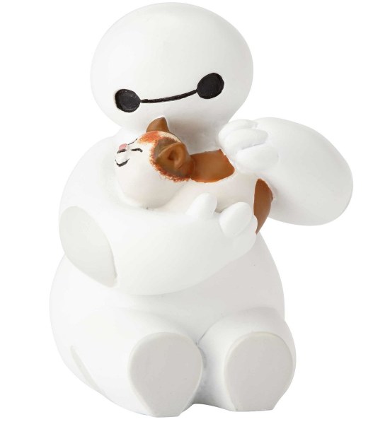 BAYMAX ACCAREZZA UN GATTO DISNEY SHOWCASE