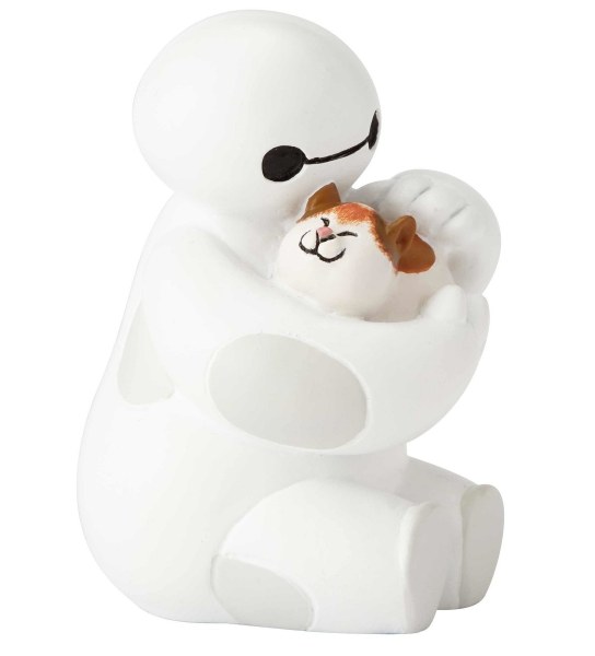 BAYMAX ACCAREZZA UN GATTO DISNEY SHOWCASE